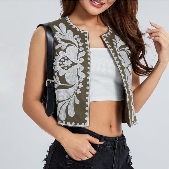 New Embroidered Vest Boho Open Front cropped Vest top Sleeveless Floral Cardigan - Picture 3 of 10